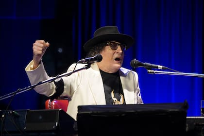 Charly García sorprendió a todos en el CCK y lideró una súper banda de la que participaron Fito Páez, Pablo Guyot, Alfredo Toth e Hilda Lizarazu, entre otros