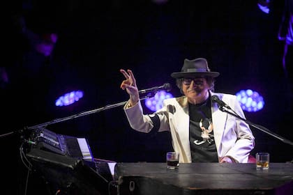 Charly García tocando en el homenaje por sus 70 años, que se realizó en en Centro Cultural Kirchner.