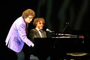 Charly y Fito en escena. La relación, el amor y la admiración entre los músicos comenzó en los 80 y llega hasta el presente