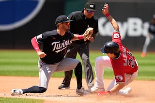 Larnach y Keaschall impulsan en la 12.ª y Mellizos vencen 3-1 a Guardianes para dividir serie
