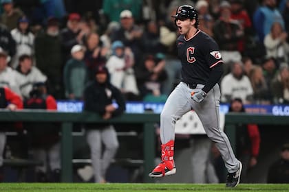 Chase DeLauter pega su cuarto jonrón; Guardianes vencen a Marineros 6-5