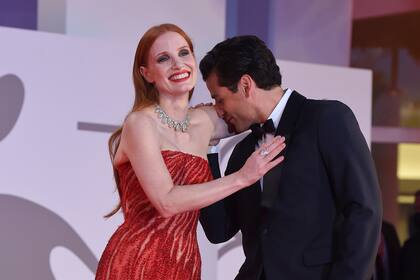 Chastain y Isaac se conocen desde la adolescencia y compartieron estudios en el prestigioso conservatorio Julliard