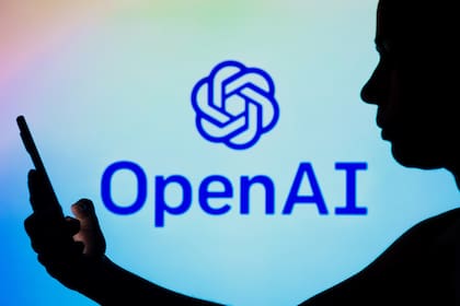 ChatGPT es un bot creado por OpenAI que interactúa con humanos y escribe historias; usa inteligencia artificial