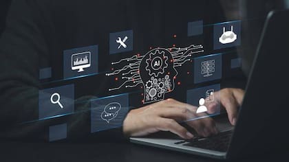ChatGPT es una herramienta gratuita, por lo que cualquier persona con internet puede acceder a esta
Foto: iStock