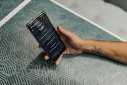 ChatGPT también se puede encontrar en WhatsApp