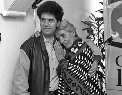 Chavela Vargas formó una gran amistad con Pedro Almodóvar