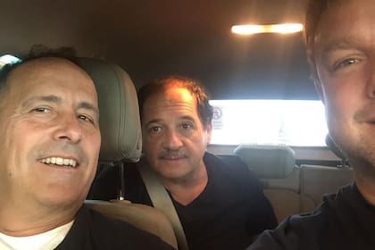 Chávez junto al productor Pitta y su asistente