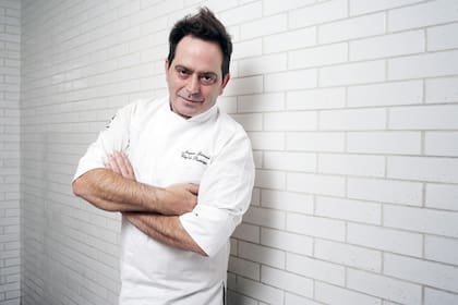 Chef pastelero del Four Seasons Hotel Bs. As., donde creó los helados Dolce Morte, acaba de publicar Cielo e infierno de la pastelería