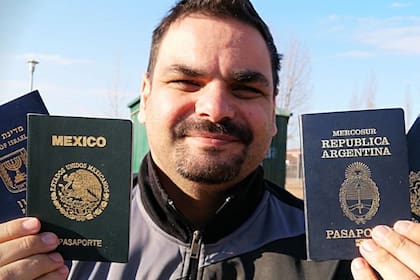 Chelo Azuley es argentino, se instaló en Canadá y cuenta el Lado B de emigrar