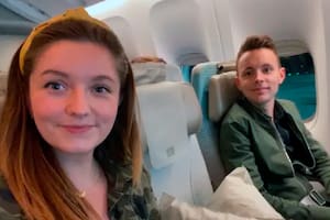 Chelsea Dickenson compartió su manera infalible de lograr volar de manera placentera sin tener que preocuparse con quién comparte el apoyabrazos