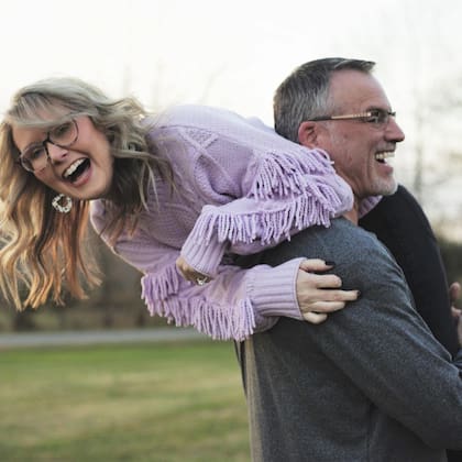Chelsea Downs y su esposo