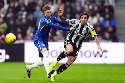 Chelsea se recupera y empata 2-2 ante Newcastle en la Liga Premier