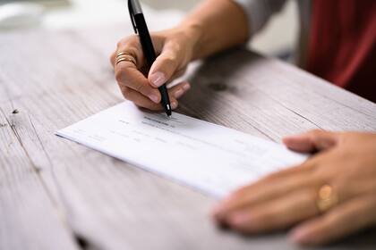 Cheques sin fondos eran emitidos por parte de Khalil Nadir Rynes