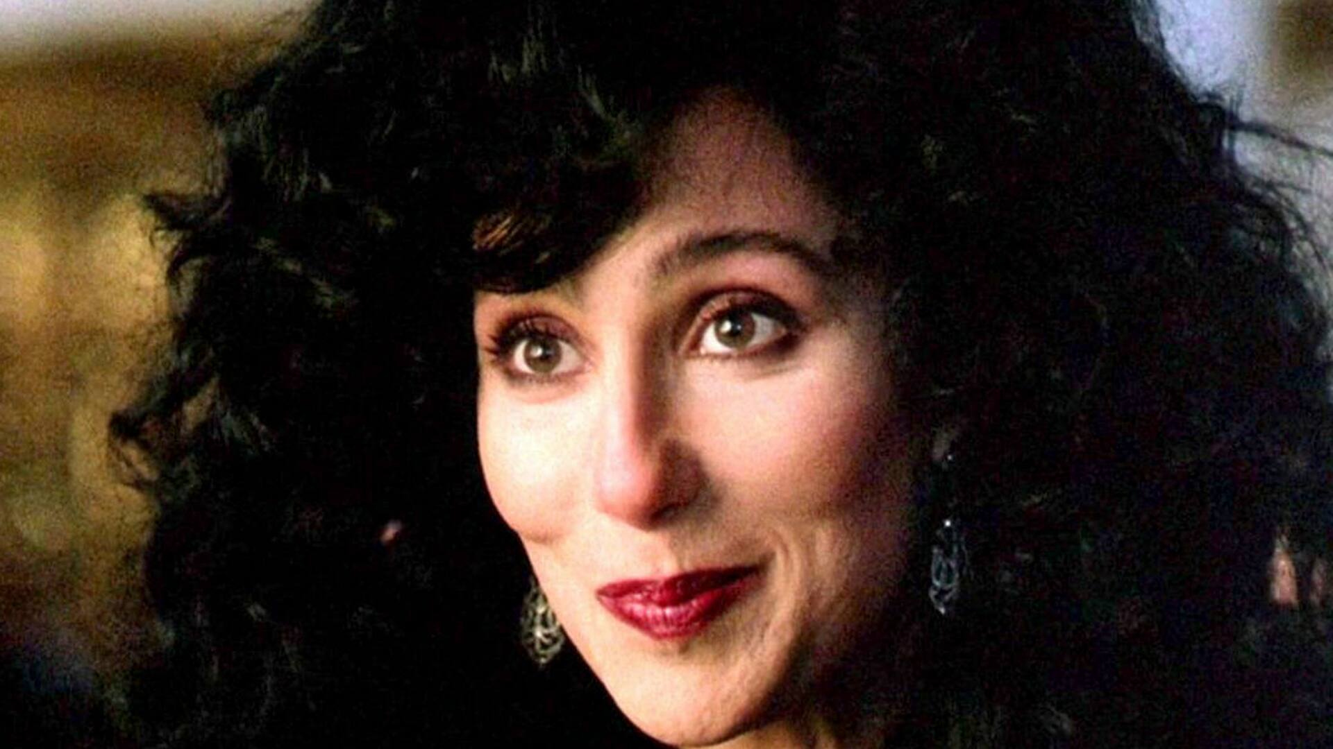 Cher ganó el Oscar a la mejor actriz por Hechizo de luna, de Norman Jewison