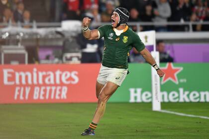 Cheslin Kolbe celebra el segundo try de los campeones mundiales