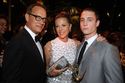 Chet Hanks junto a sus padres, los actores Tom Hanks y Rita Wilson