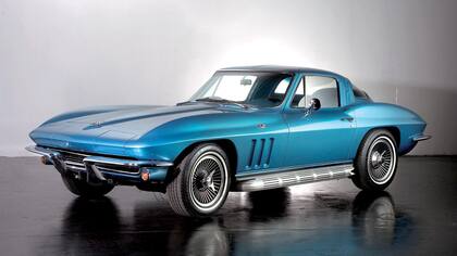 Chevrolet Corvette Stingray. El Corvette fue el primer deportivo producido en serie