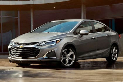 Chevrolet Cruze. Un excelente producto, con gran tecnología y conectividad, para sacar a la marca del moño de la imagen anclada en modelos como el Classic y el Agile