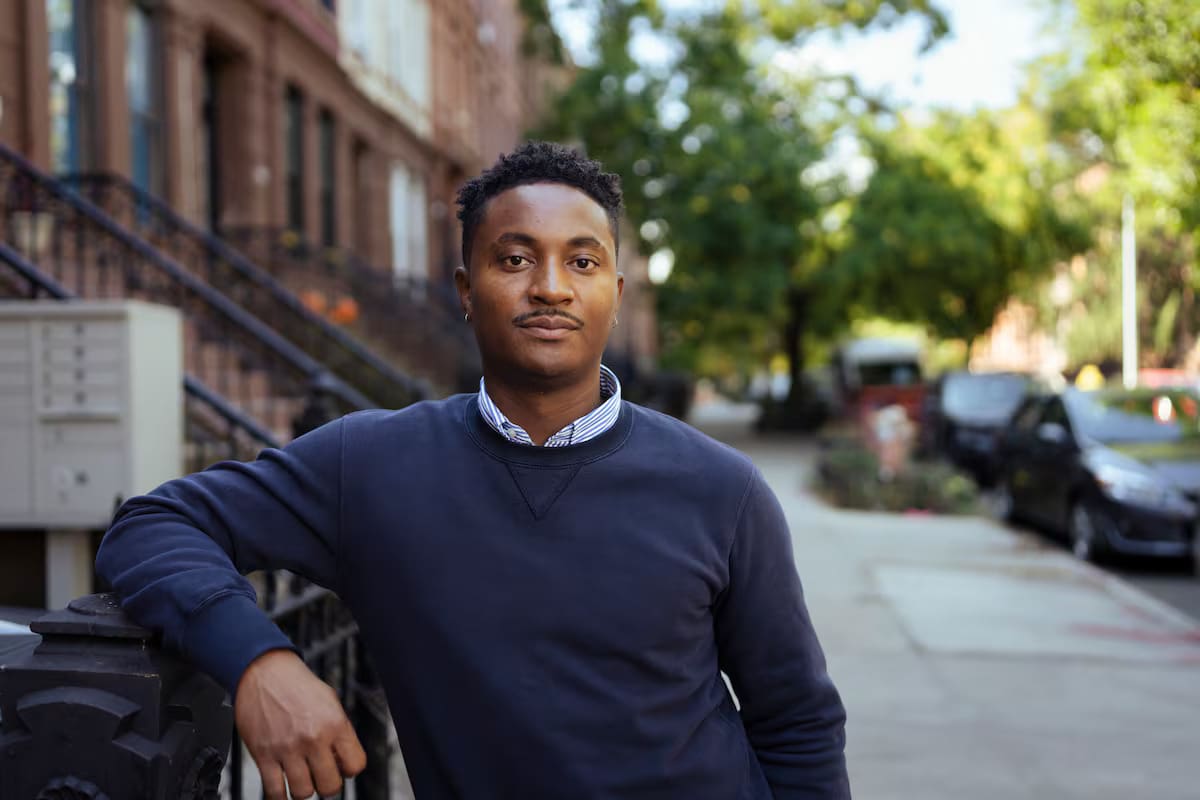 Chi Ossé, concejal y activista, en Bed-Stuy, Brooklyn, el 9 de octubre