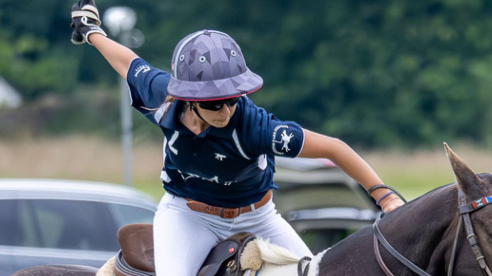 Chiara Nalli Abad tiene 18 años, es platense y juega al polo en Inglaterra.