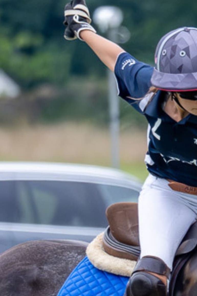 Chiara Nalli Abad tiene 18 años, es platense y juega al polo en Inglaterra.