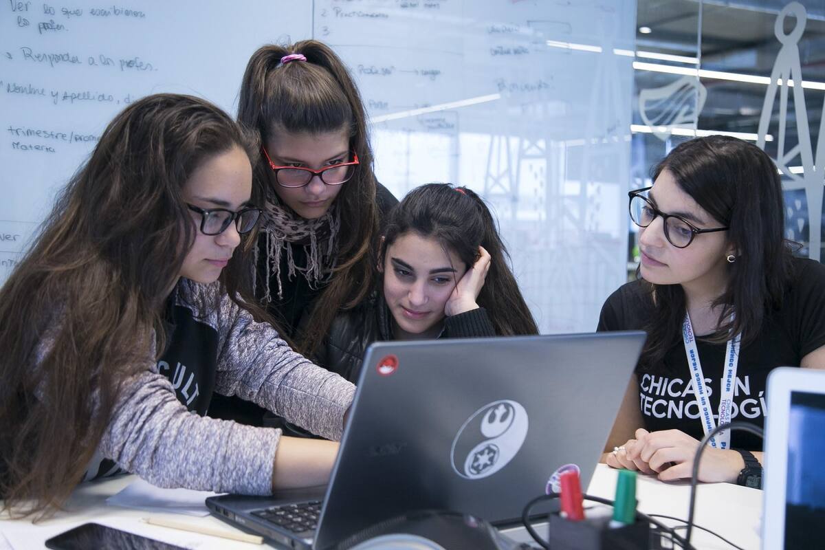 Chicas en Tecnología es una organización argentina que impulsa el ingreso de mujeres en el mundo de la informática