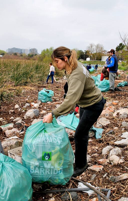 Chicas y chicos scouts de Olivos participaron de las actividades de limpieza en la reserva ecológica de Vicente López