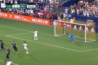 El increíble penal que pateó Chicharito Hernández y que impidió el agónico triunfo de su equipo en la MLS