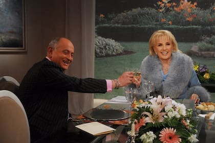 Chiche Gelblung con Mirtha Legrand. "Nunca un éxito o un fracaso te definen. Si te guiás por alguno, caés en el error. Pero si fracasás hay que darle siempre para adelante. Es parte del juego", señaló el periodista y conductor en una oportunidad
