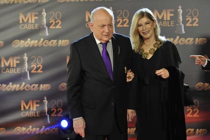 Chiche Gelblung junto a su esposa Cristian Seoane