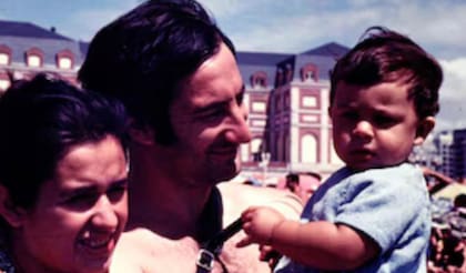 "Chichita", Roberto y Hernán, en unas vacaciones en Mar del Plata.