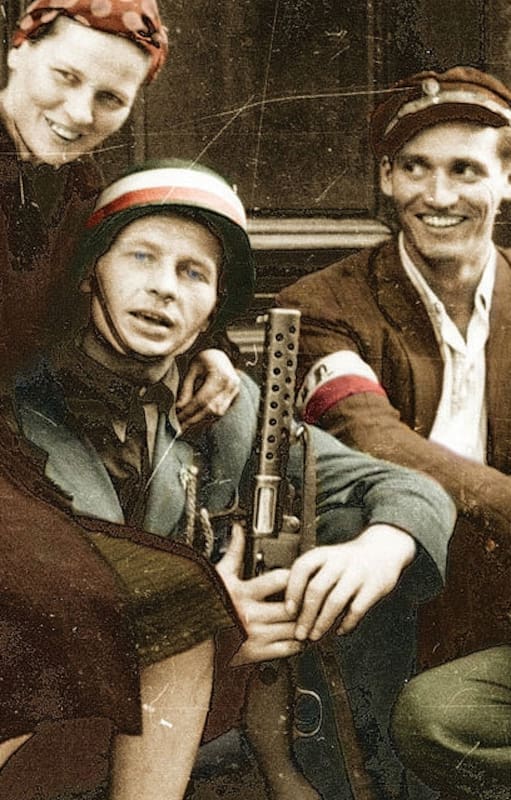 Cuatro voluntarias del Armia Krajowa (Ejército Patriótico o Ejército Nacional), conocido como AK.