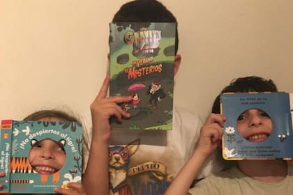 Chicos de vacaciones con ganas de leer