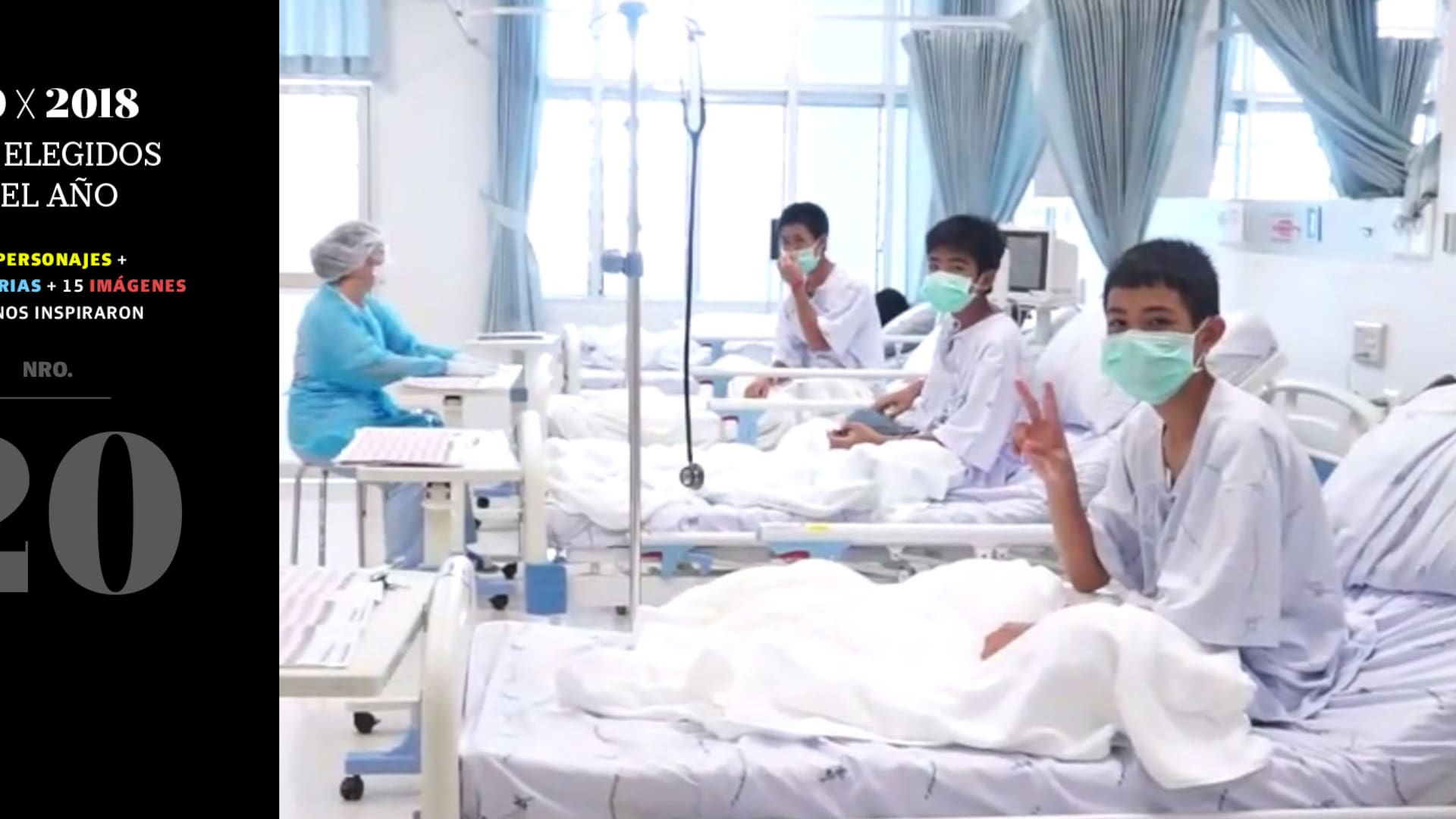 Chicos del equipo de fútbol "Wild Boars" que reciben tratamiento en un hospital en Chiang Ra, luego de ser rescatados