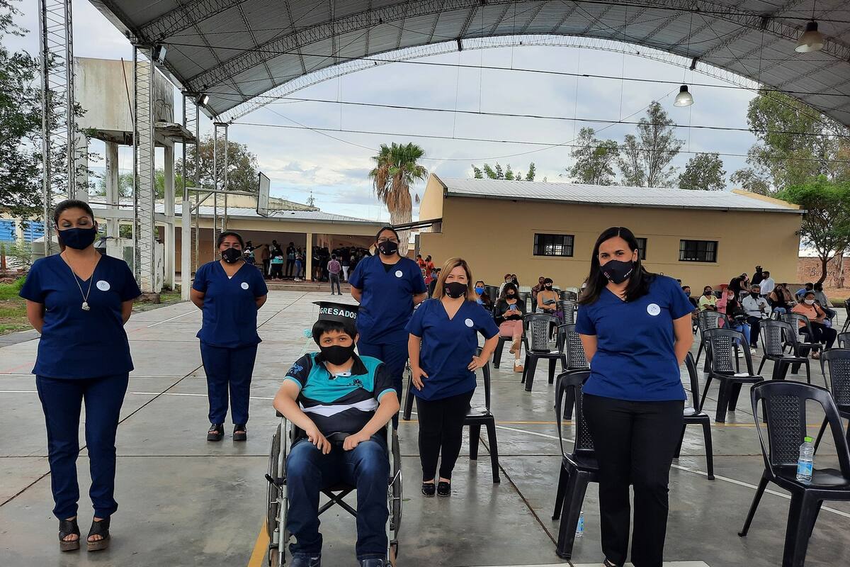 chicos que egresan de la Escuela Hospitalaria