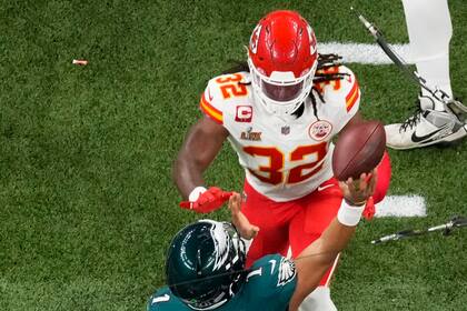 Chiefs acuerdan contrato de tres años y 45 millones con el linebacker Nick Bolton, dice fuente de AP