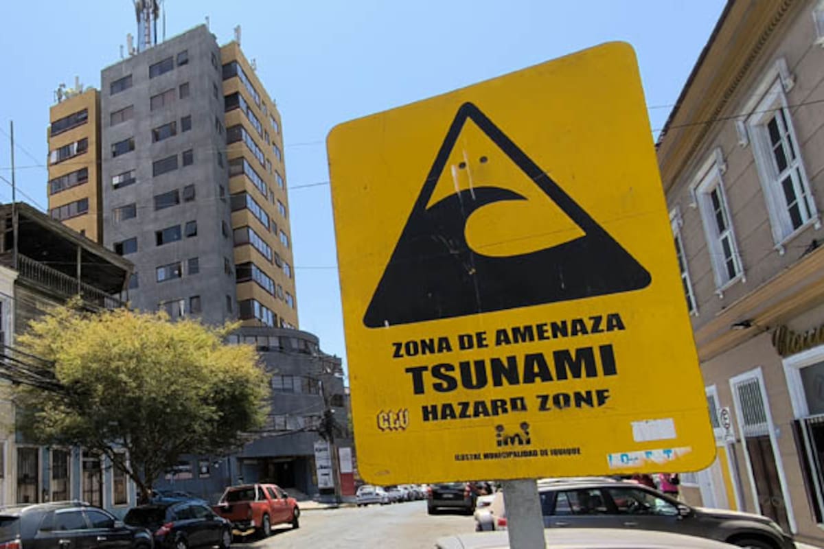 Chile amaneció con varias zonas bajo alerta de tsunami