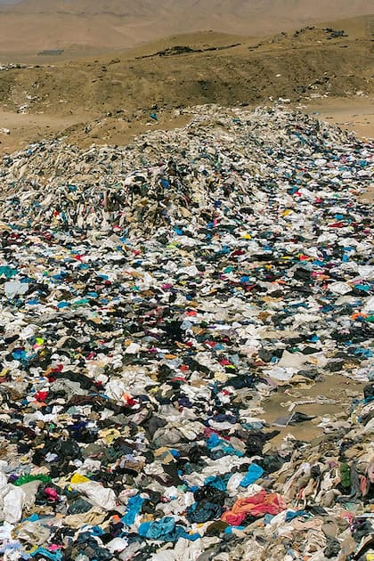 En fotos: el desierto de Atacama, convertido en basurero clandestino de ropa usada