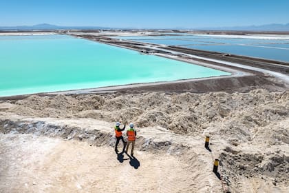 Chile extrae litio de las salinas del desierto de Atacama