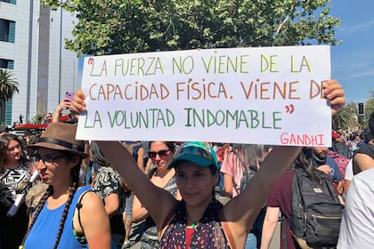 Chile, la calle habla a través de los carteles