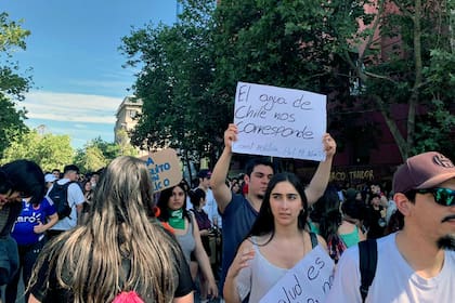 Chile, la calle habla a través de los carteles