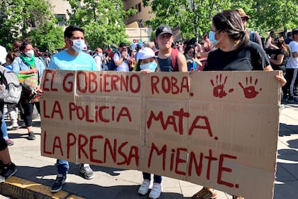 Chile, la calle habla a través de los carteles