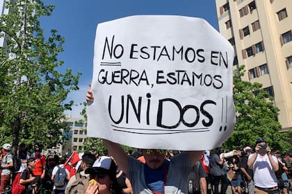 Chile, la calle habla a través de los carteles