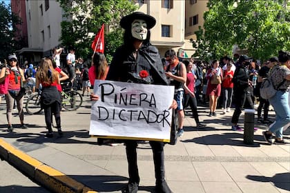 Chile, la calle habla a través de los carteles