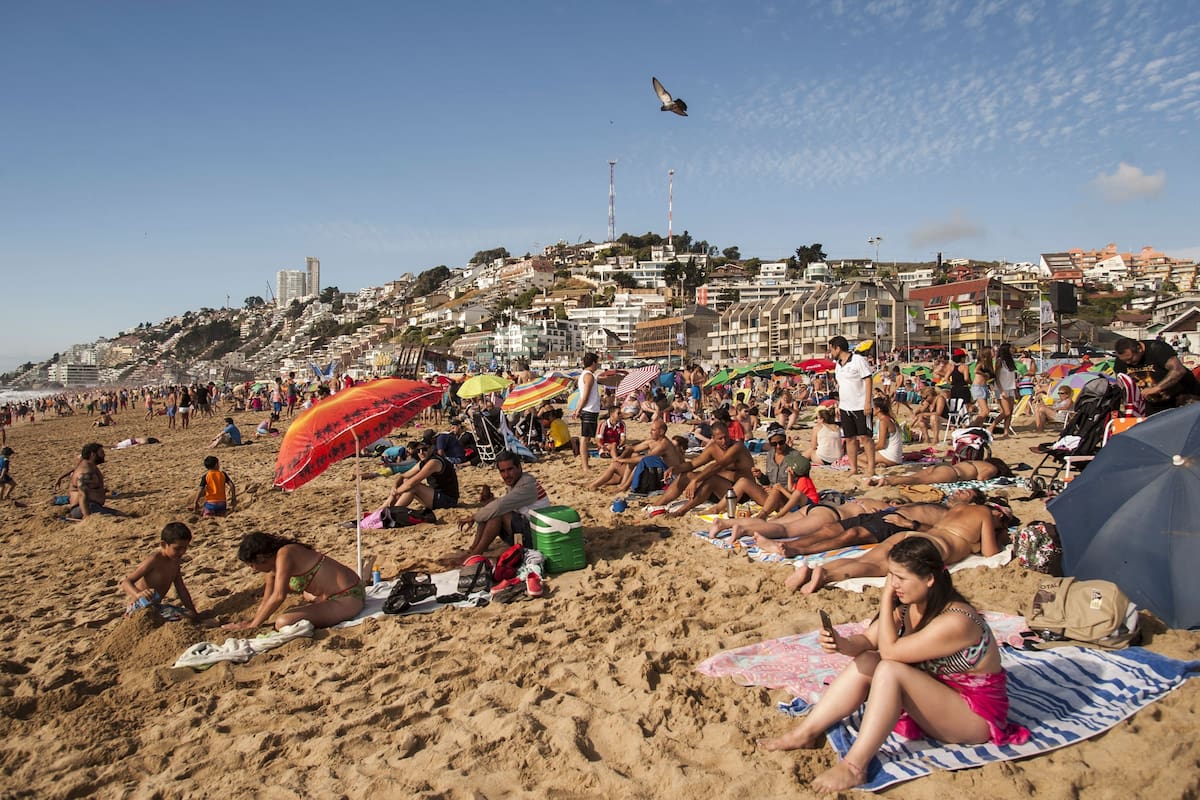 Chile sufre una temporada de verano trastocada por la ausencia de argentinos