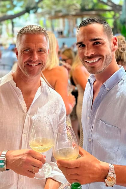 ¡Chin chin! Una de las tantas fotos que la pareja comparte con sus seguidores en Instagram dejando en claro lo felices que son