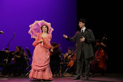 Chin Yonk ataca de nuevo, un concierto/obra teatral con una puesta espléndida en el Teatro Cervantes