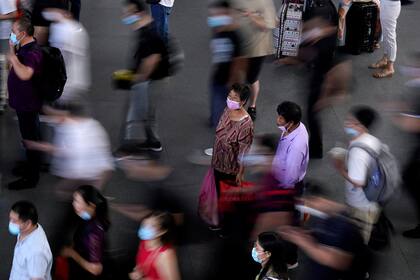 China anunció que descubrió rastros de coronavirus en envases de camarones
