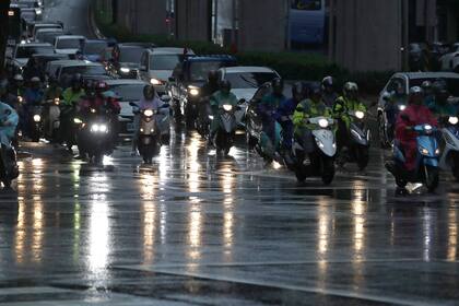 China cancela clases y vuelos mientras se prepara para uno de los tifones más fuertes en años