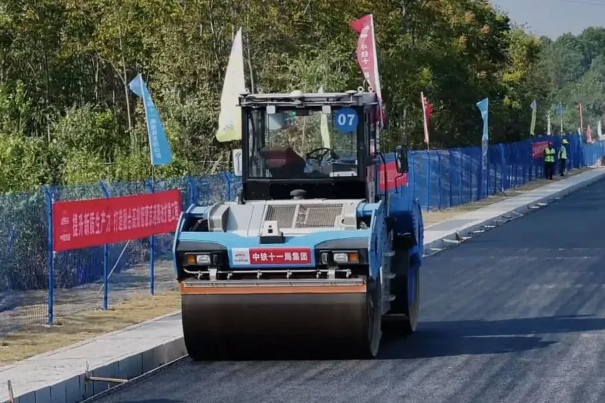 China hizo historia al repavimentar un tramo de 160 km de autopista usando maquinaria autónoma